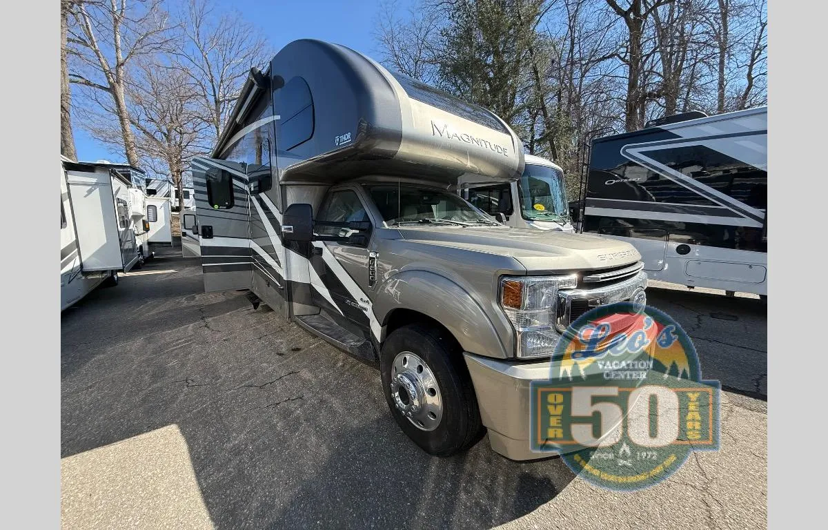 2022 Thor Motor Coach Magnitude RS36 - Photo 2