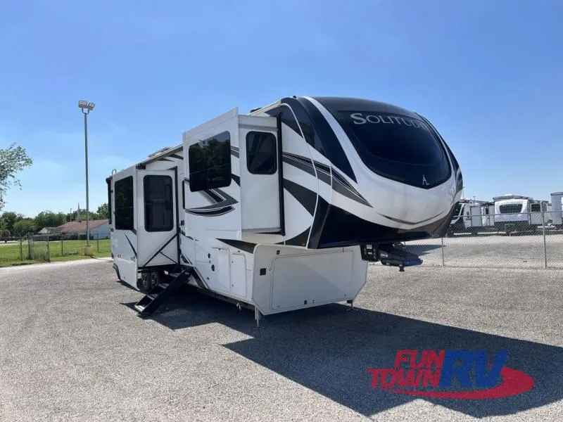 2025 Grand Design Solitude 380FL - Photo 2