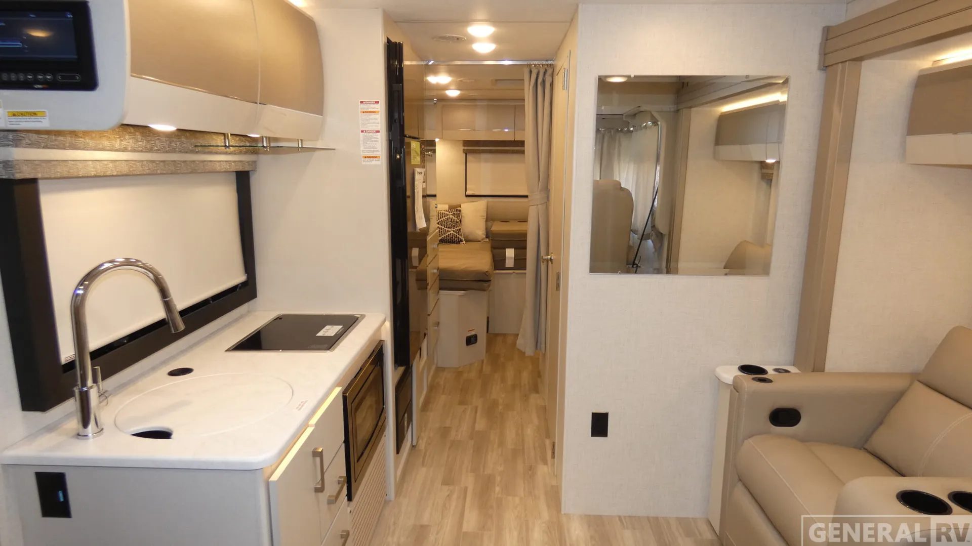 2026 Thor Motor Coach Axis 26.2 - Photo 3