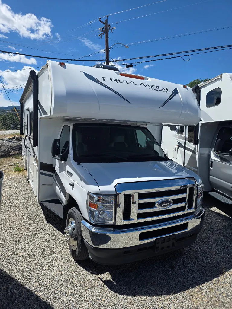 2021 Coachmen Freelander 26DS - Photo 2