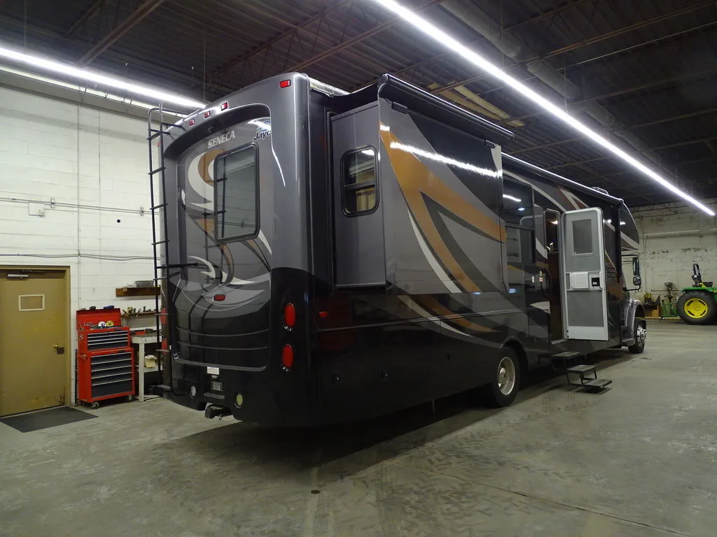 2012 Jayco Seneca 36FK - Photo 2
