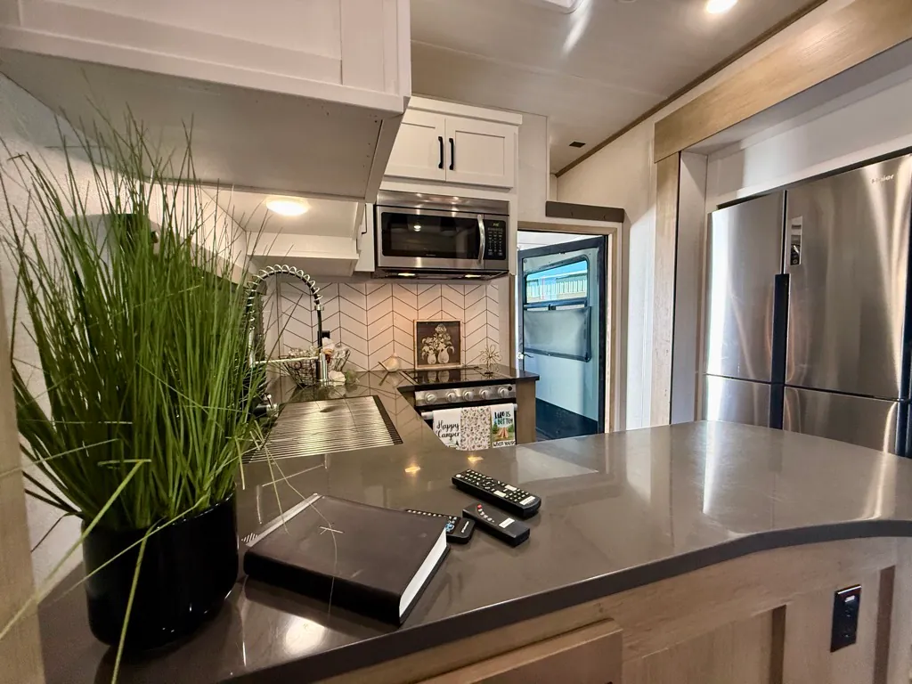 2022 Keystone Raptor 423, Photos photo 49