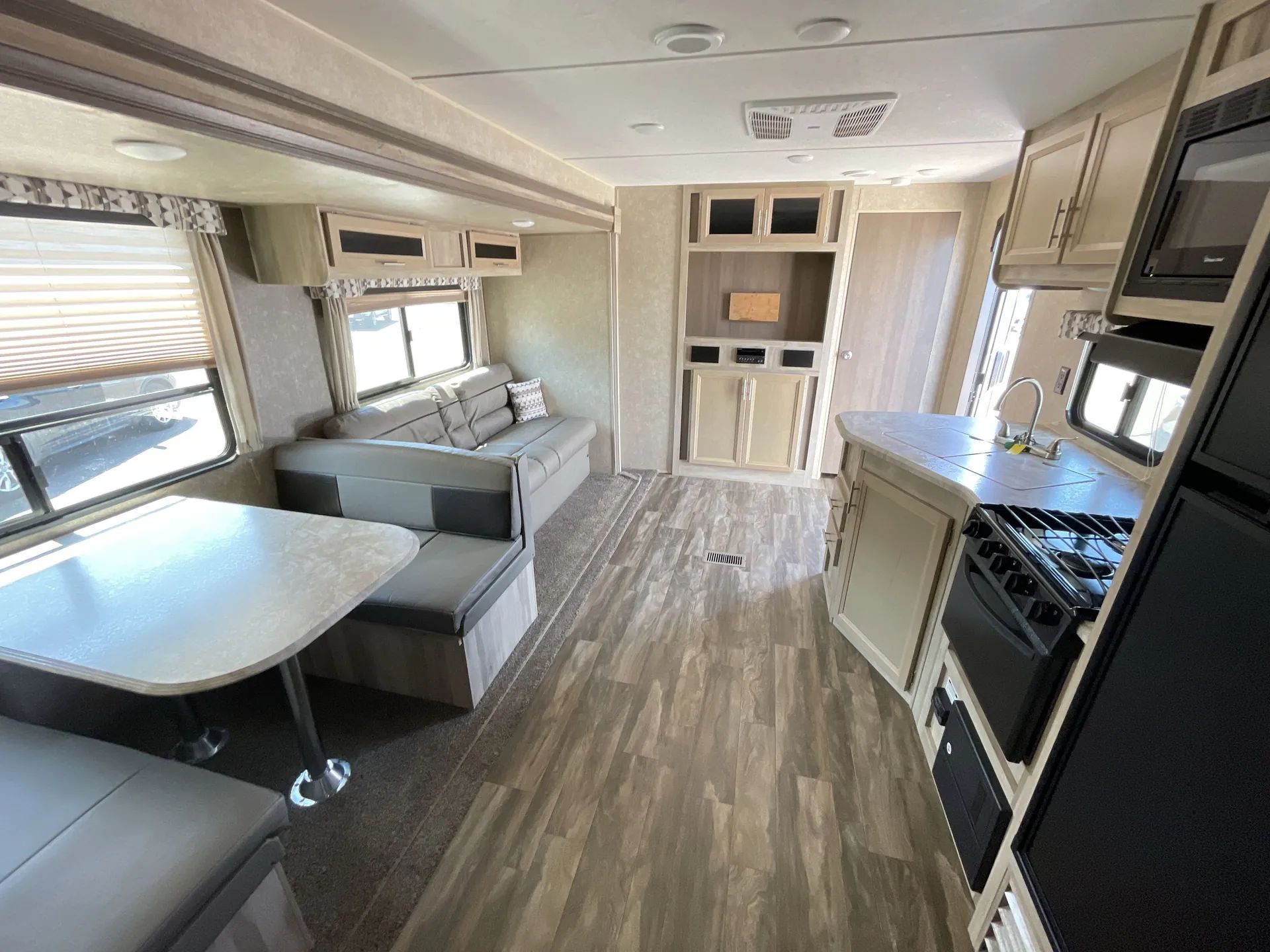 2020 Coachmen Catalina 40BHTS — living area main