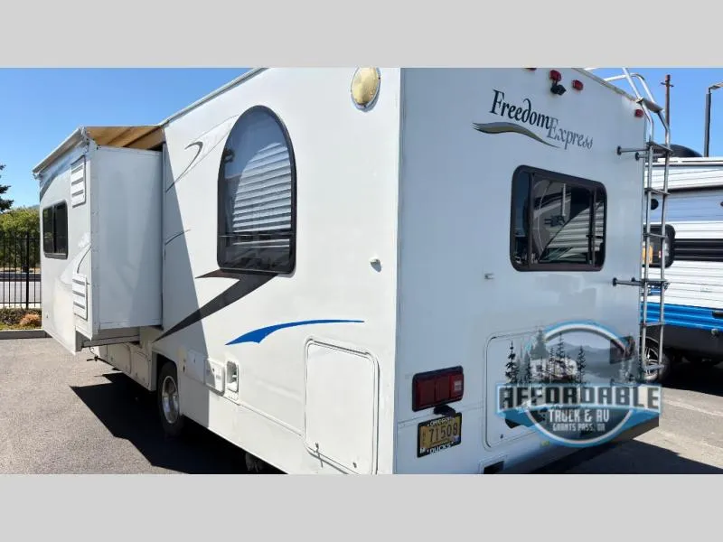 2008 Coachmen RV Freedom Express 26SO - Photo 4