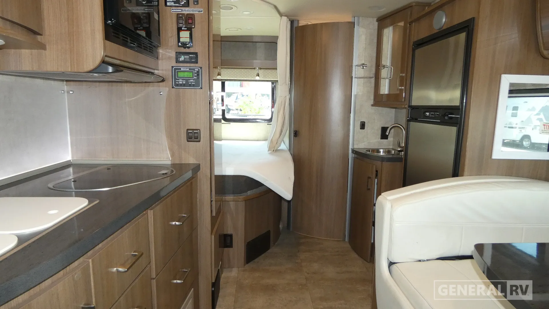 2014 Winnebago View 24J - Photo 3