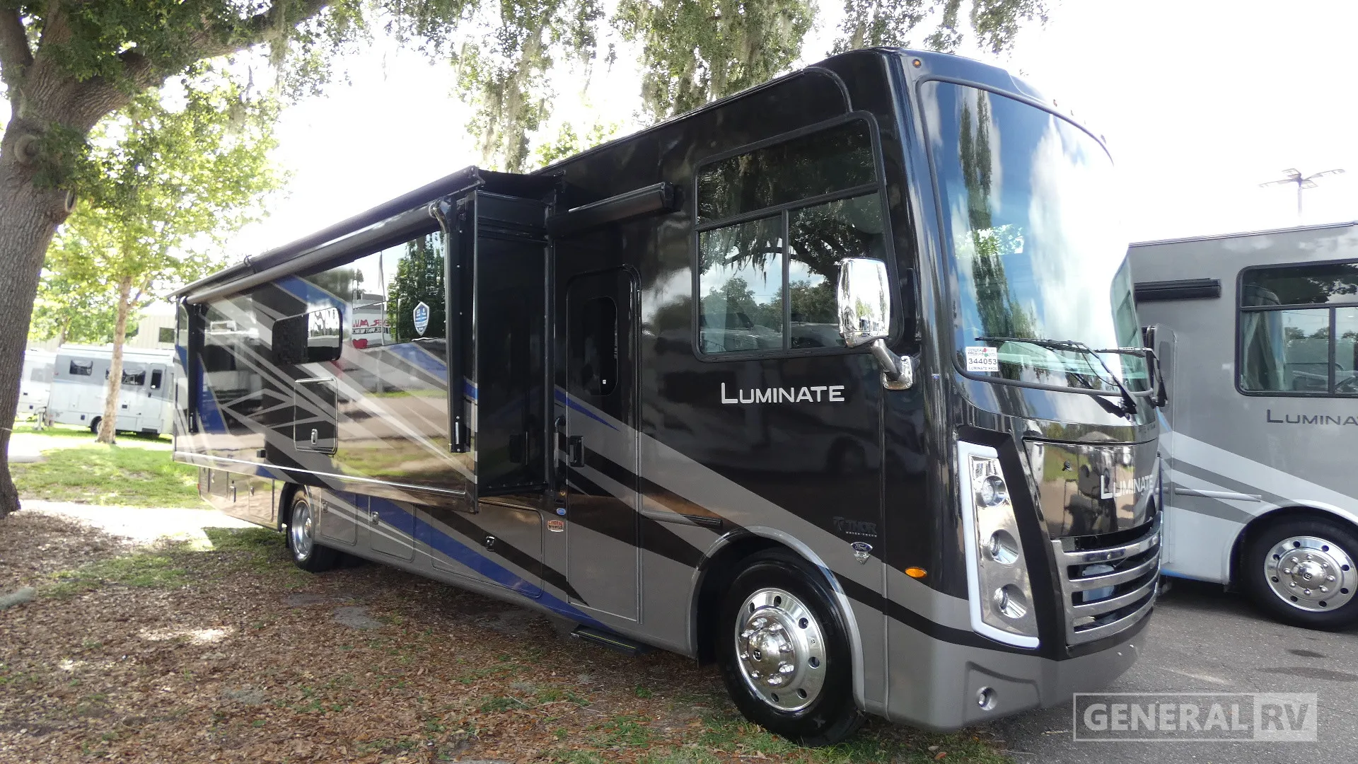 2027 Thor Motor Coach Luminate HH36 - Photo 2