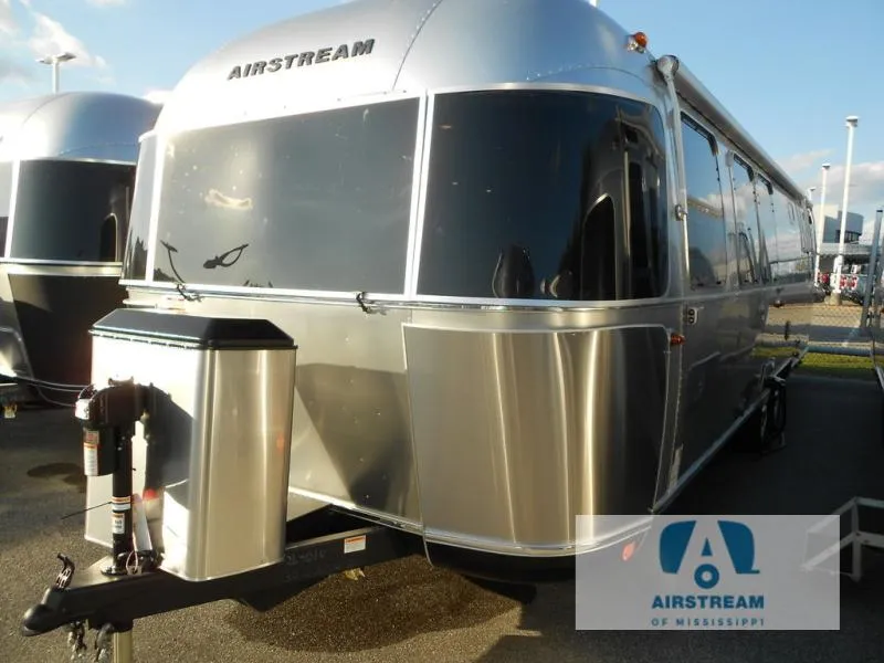 2026 Airstream Classic 30RB - Photo 3