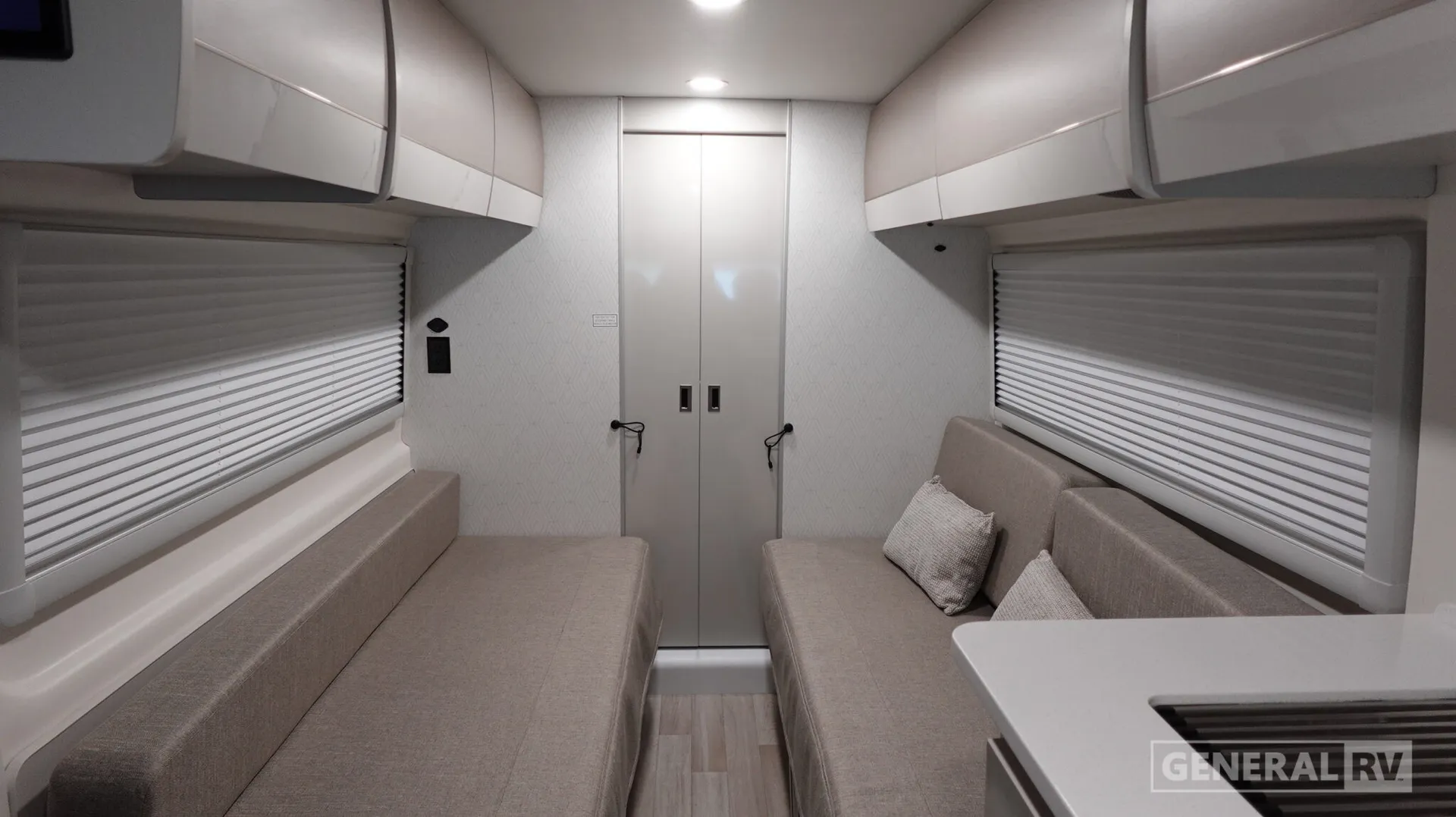 2027 Thor Motor Coach Twist 20L - Photo 3
