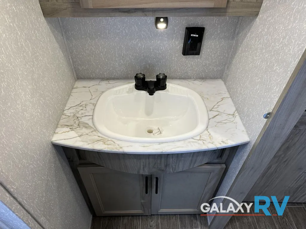 2022 Forest River Cherokee Arctic Wolf 3550 SUITE, Photos photo 36