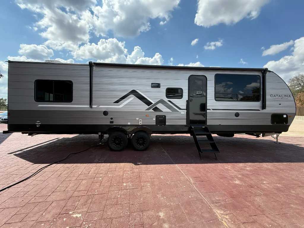 2027 Coachmen Catalina Legacy Edition 343BHTS (2 Queen Beds), Photos photo 3