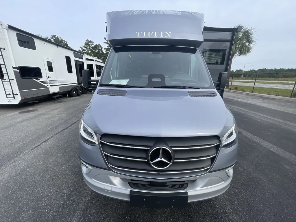 2027 Tiffin Wayfarer 25 PW, Photos photo 2
