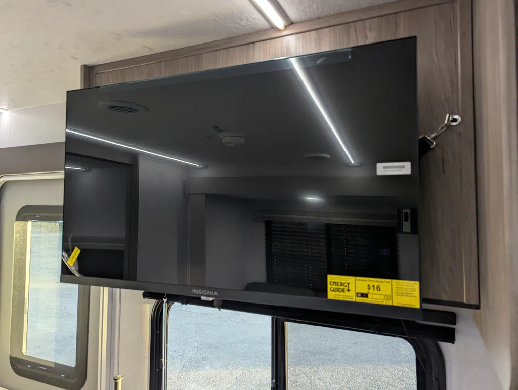 2026 Coachmen Freedom Express Select 30SE, Photos photo 39