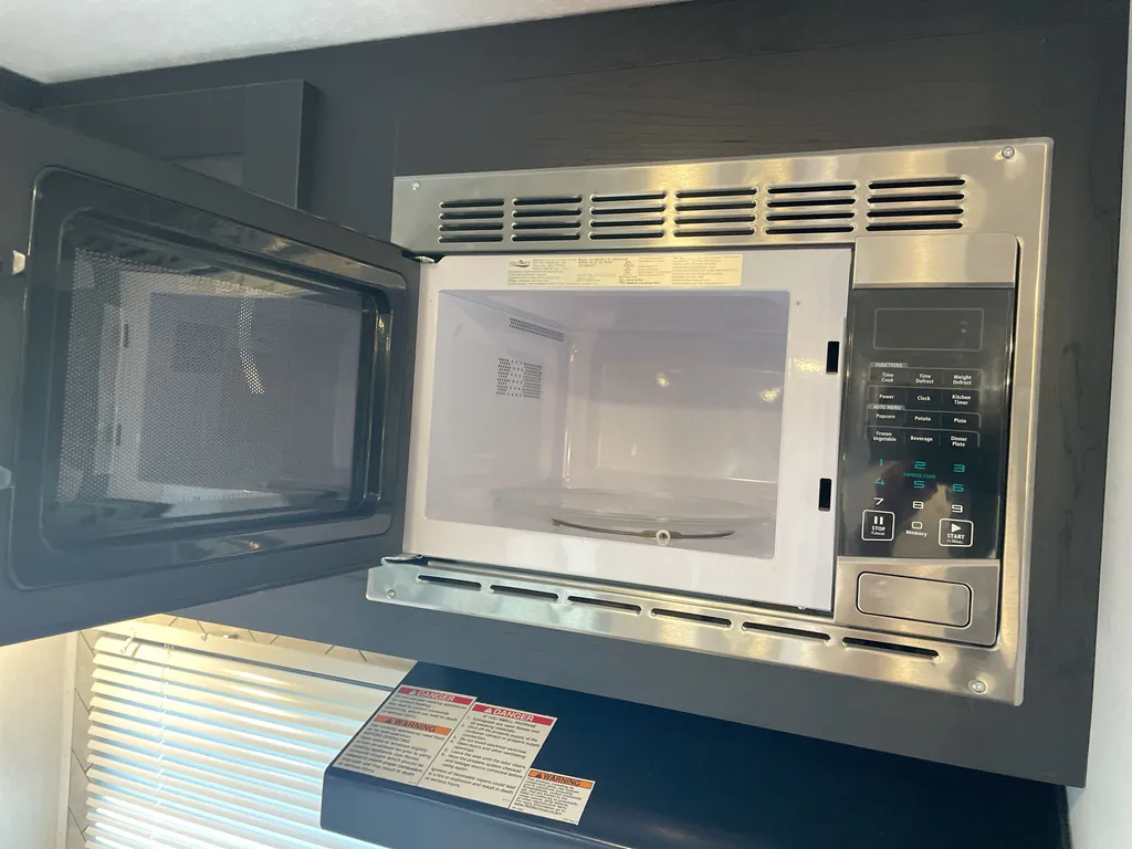 2023 Coachmen Freedom Express Ultra Lite 274RKS, Photos photo 34