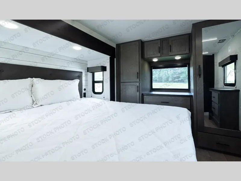 2027 Forest River Cherokee Arctic Wolf 3650SUITE - Photo 4