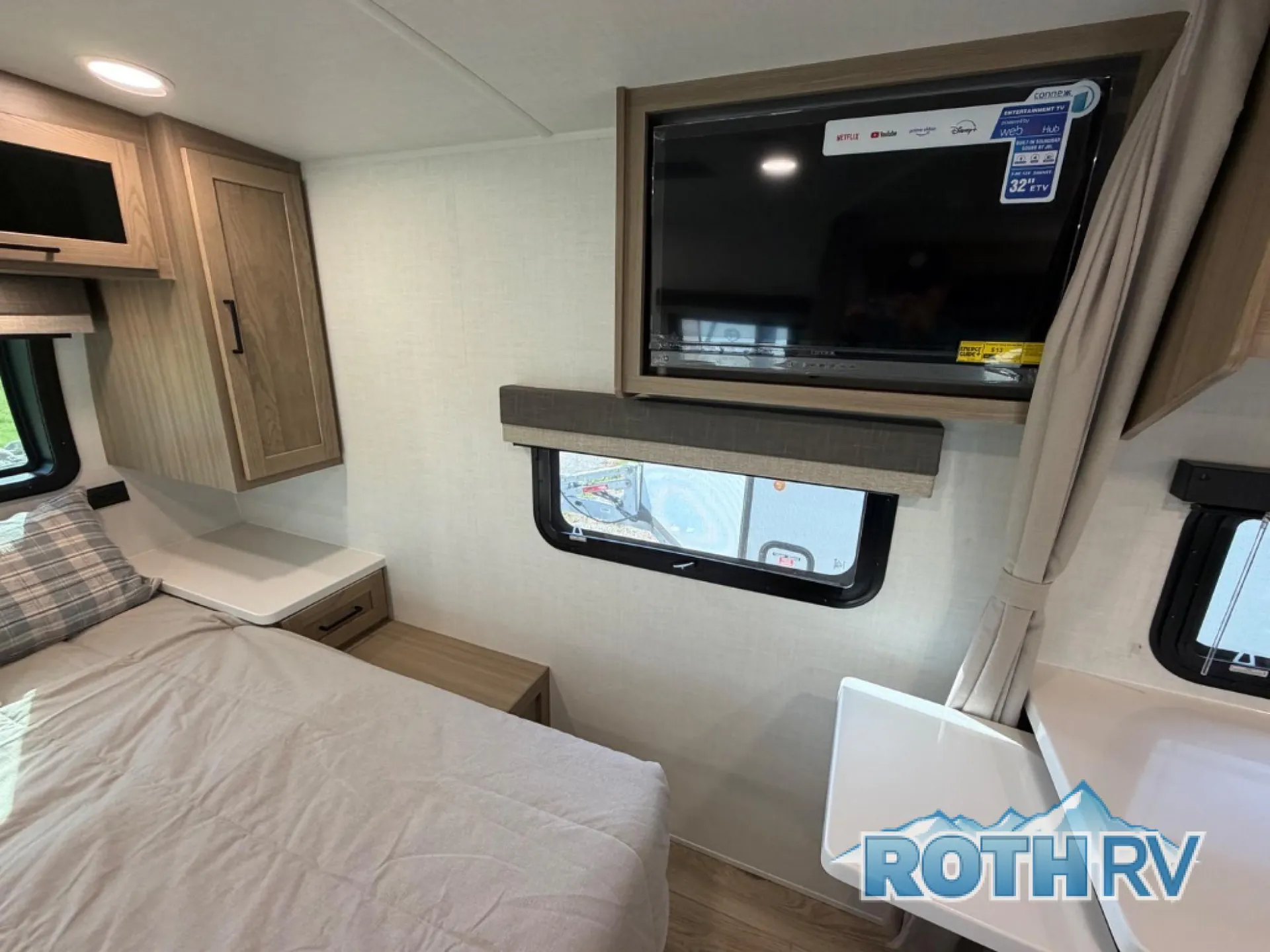 2027 Forest River Rockwood Mini Lite 2109S — Photo 7