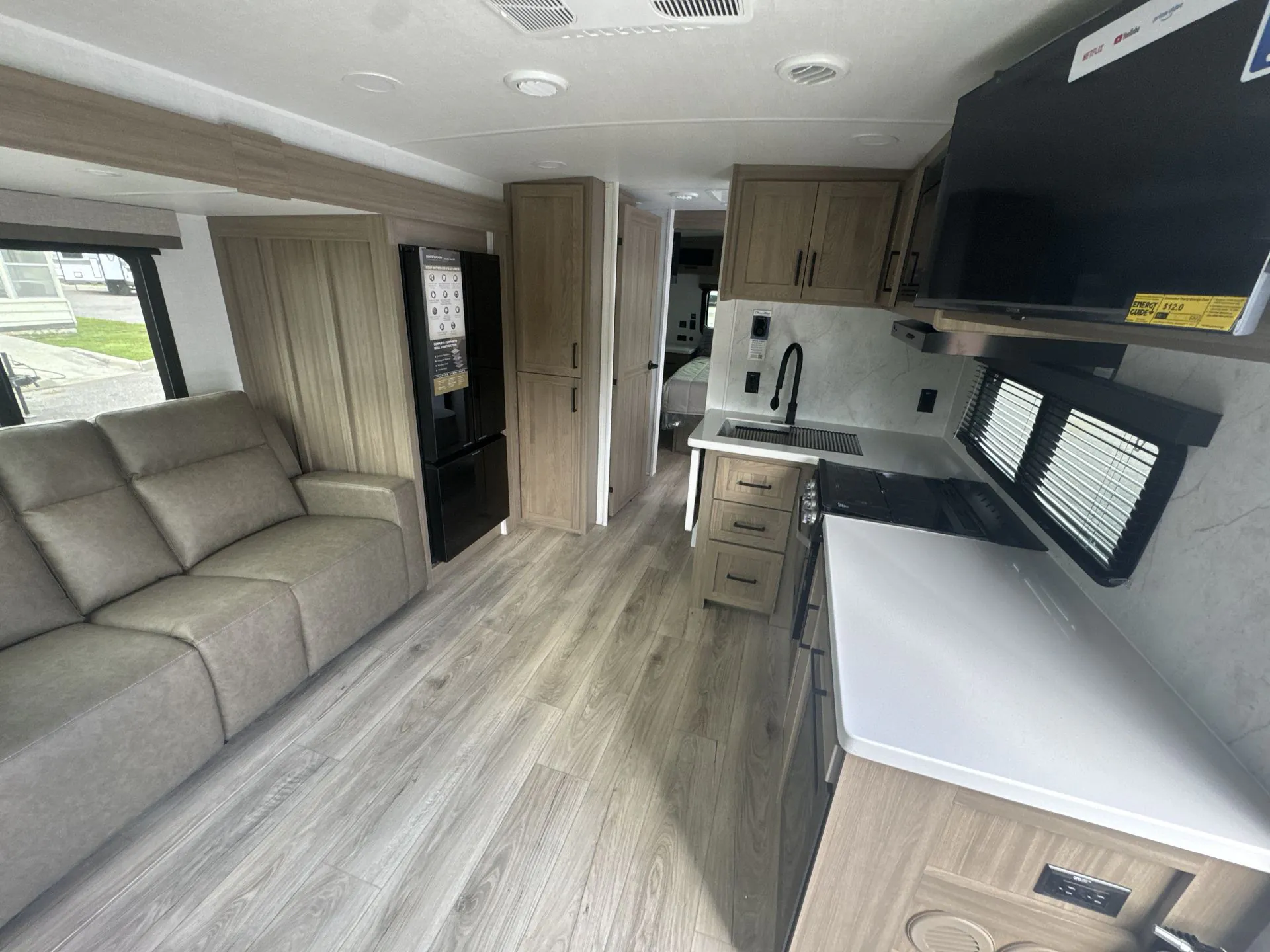 2027 Forest River Rockwood Ultra Lite 2618RD — Photo 6