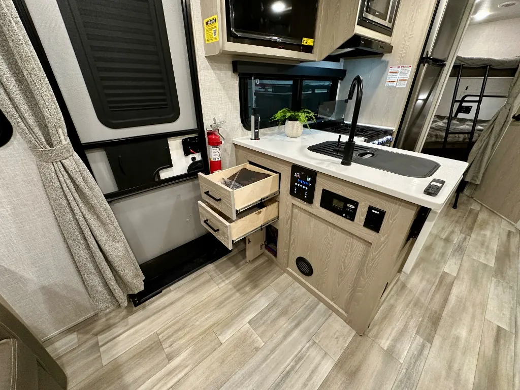 2023 Forest River Flagstaff Micro Lite 25BRDS, Photos photo 19