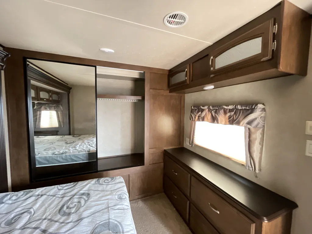 2017 Forest River Salem Villa 4002Q, Photos photo 16