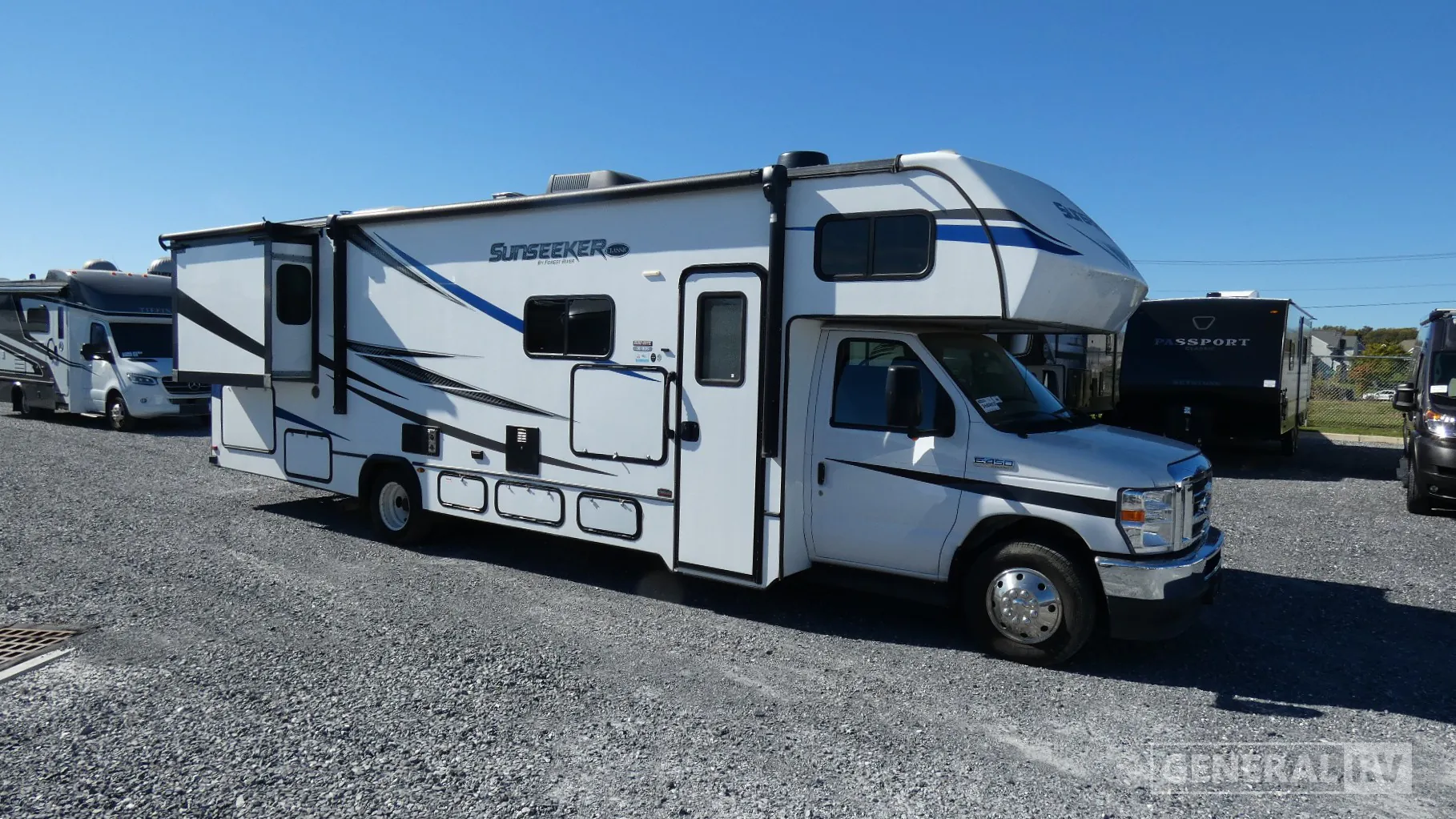 2021 Forest River Sunseeker Classic 3010DS - Photo 2