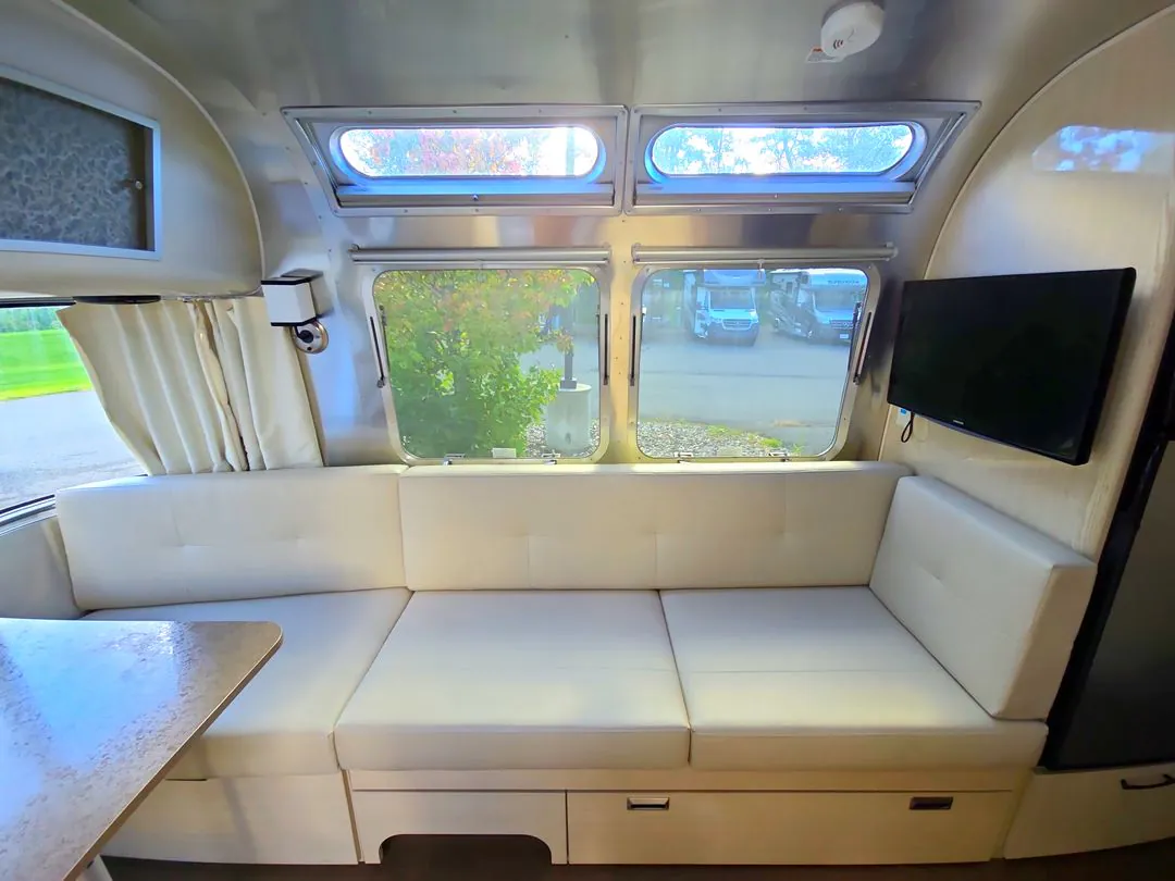 2019 Airstream International Serenity 25FB TWIN - Photo 4