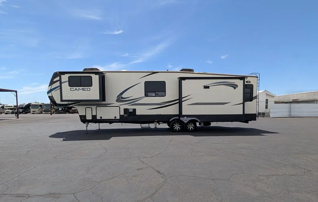 2019 CrossRoads Cameo CE3921BR dealer photo 5 from Sun City RV