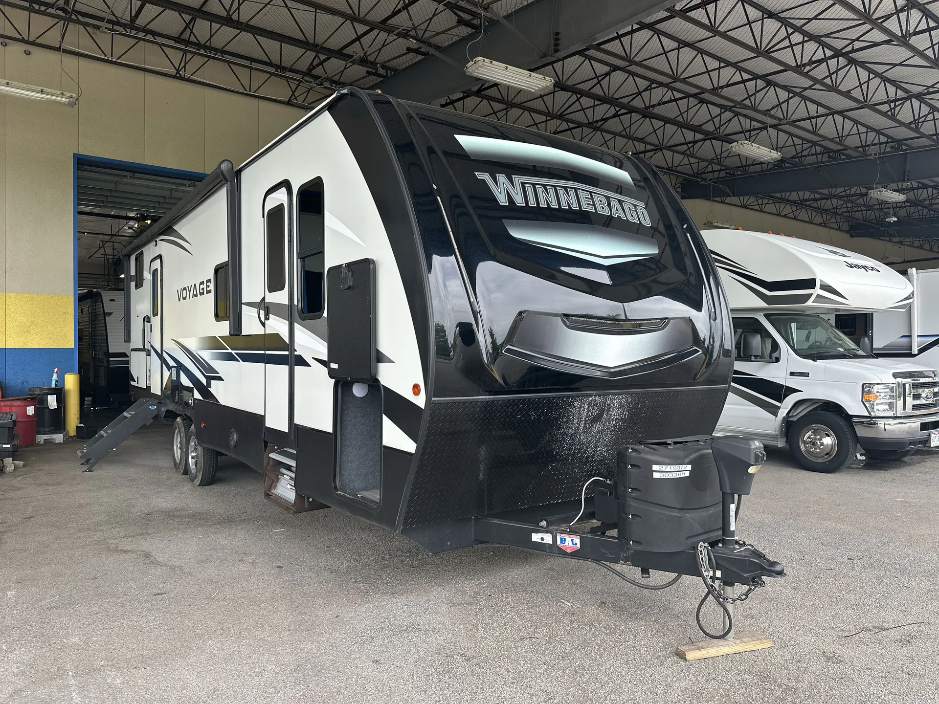 2021 Winnebago Voyage 3033BH - Photo 2