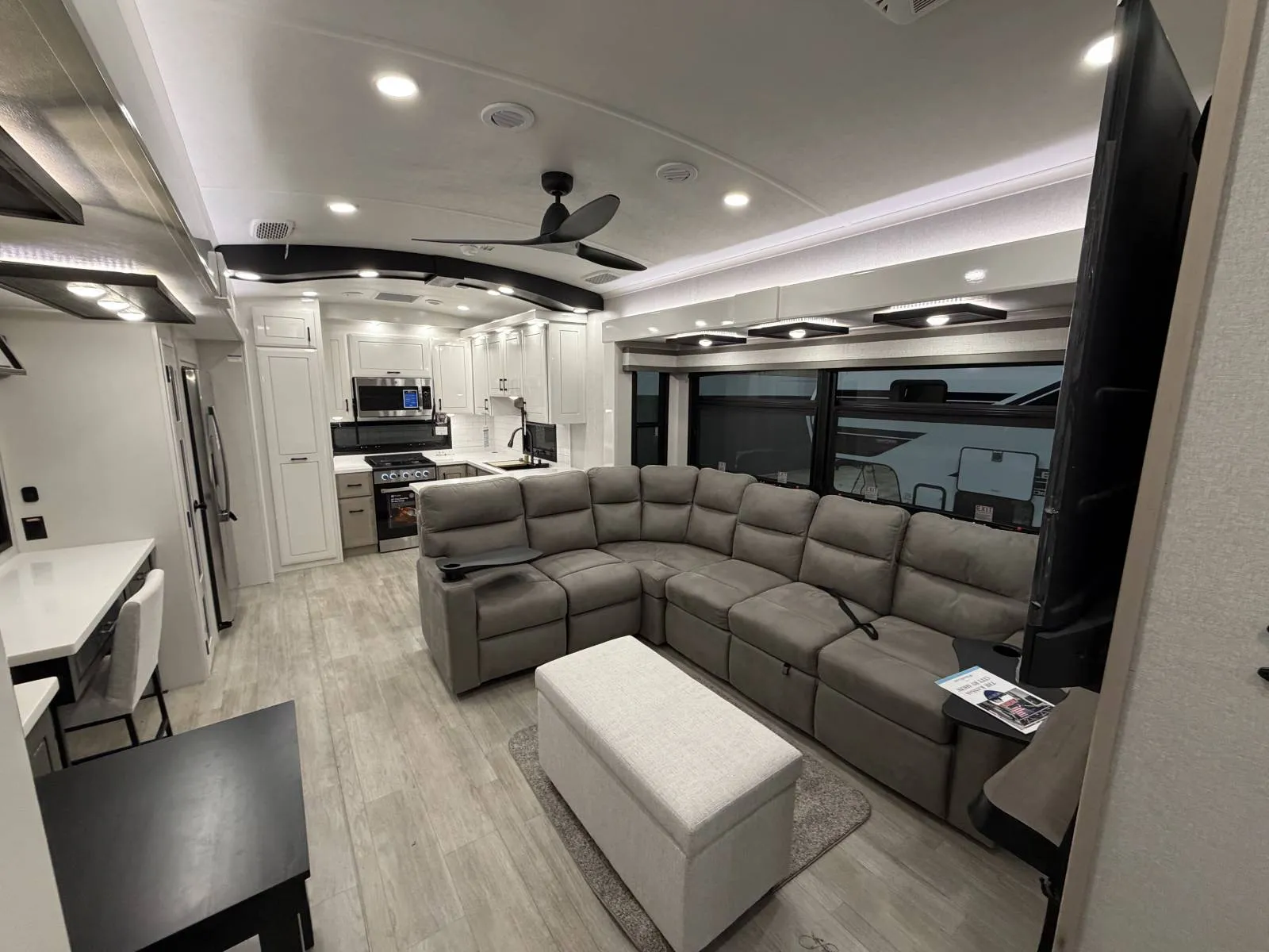 2026 Jayco Pinnacle 38FBRK - Photo 3