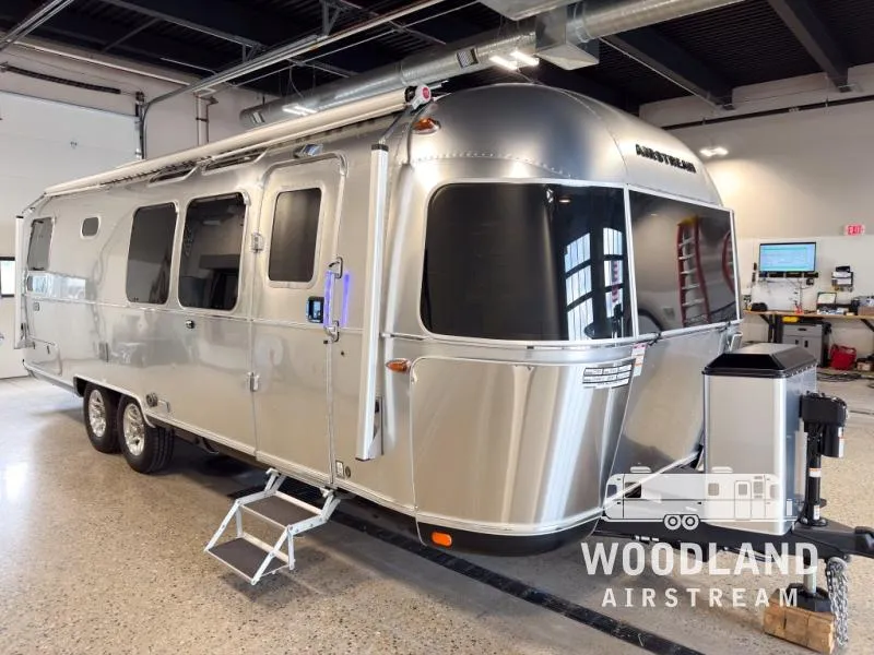 2026 Airstream Classic 28RB - Photo 2