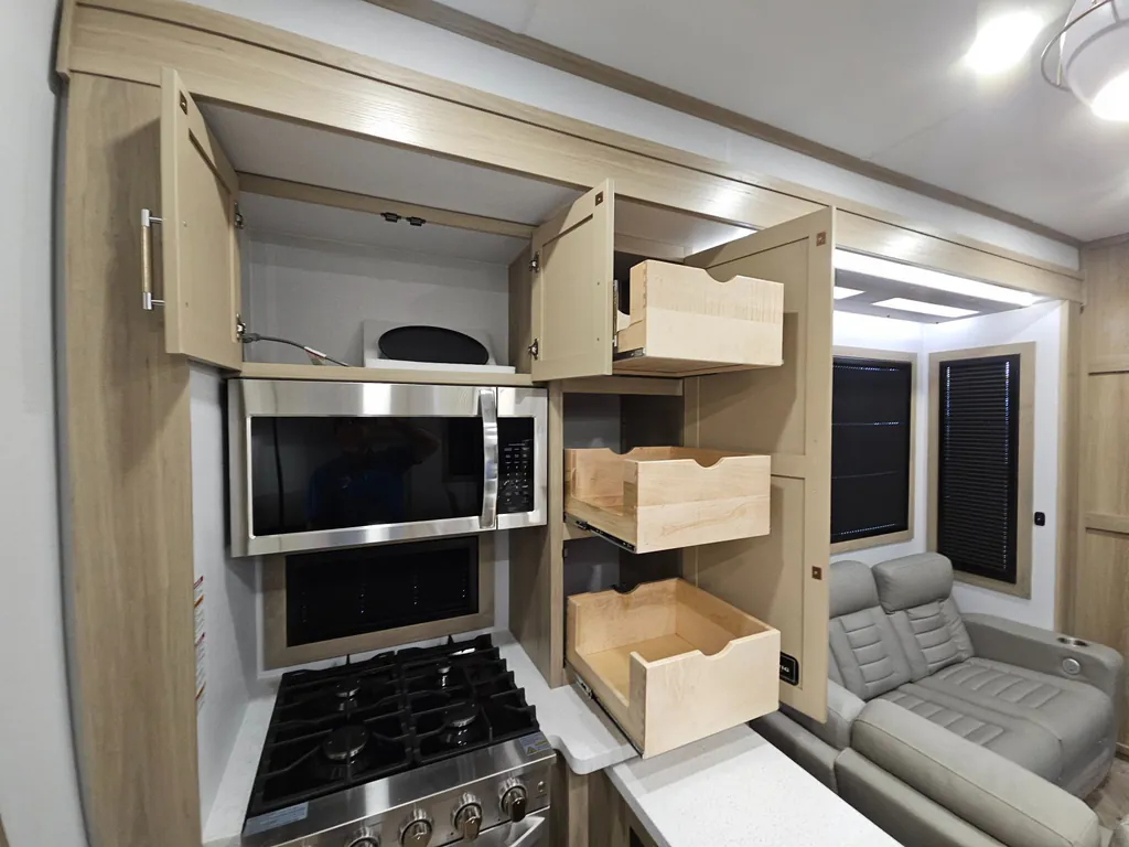 2026 Keystone Raptor 433, Photos photo 17