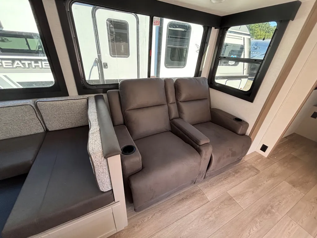 2027 Jayco Jay Feather 29BHB, Photos photo 6