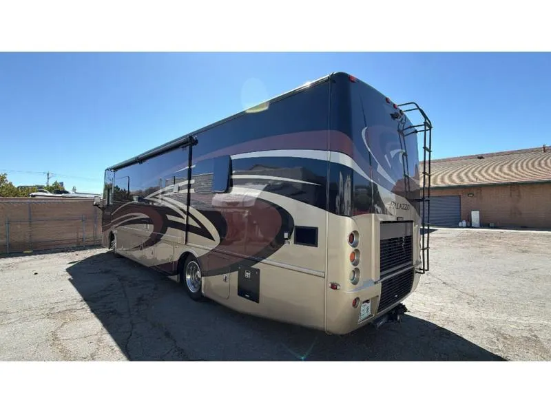 2015 Thor Motor Coach Palazzo Used    35.1 - Photo 4