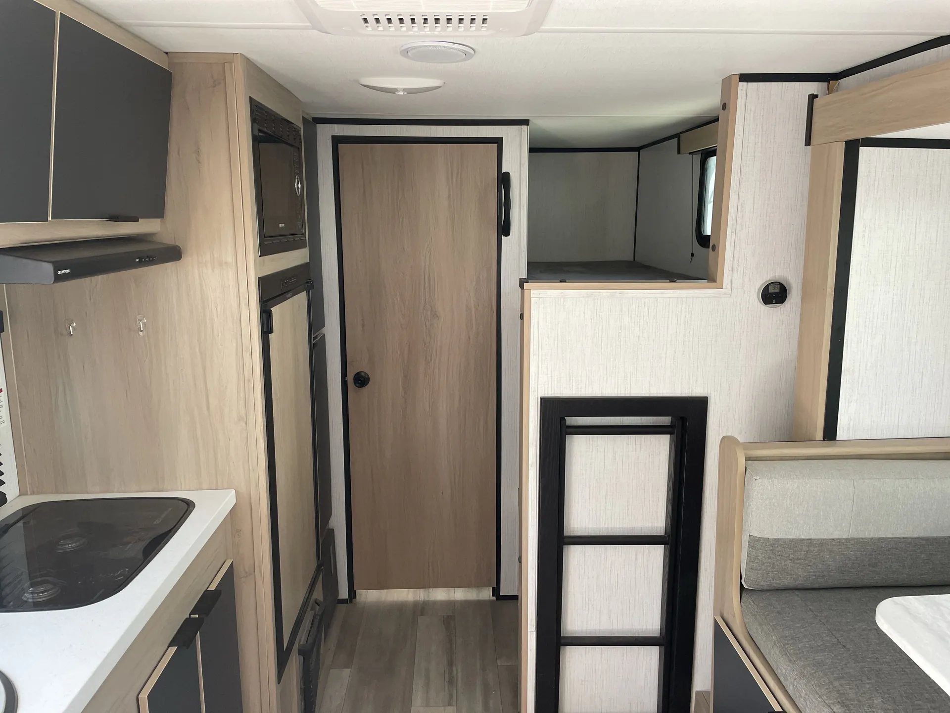 2022 Cruiser RV Hitch 18BHS — living area main