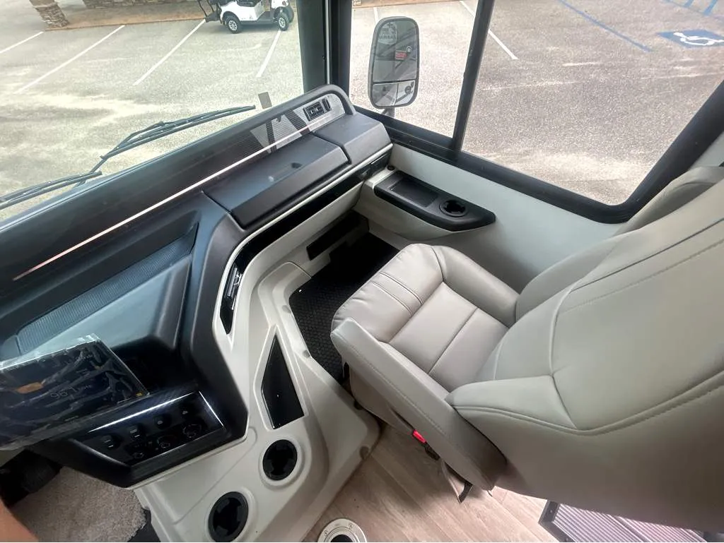 2027 Entegra Coach Vision XL 36C, Photos photo 16