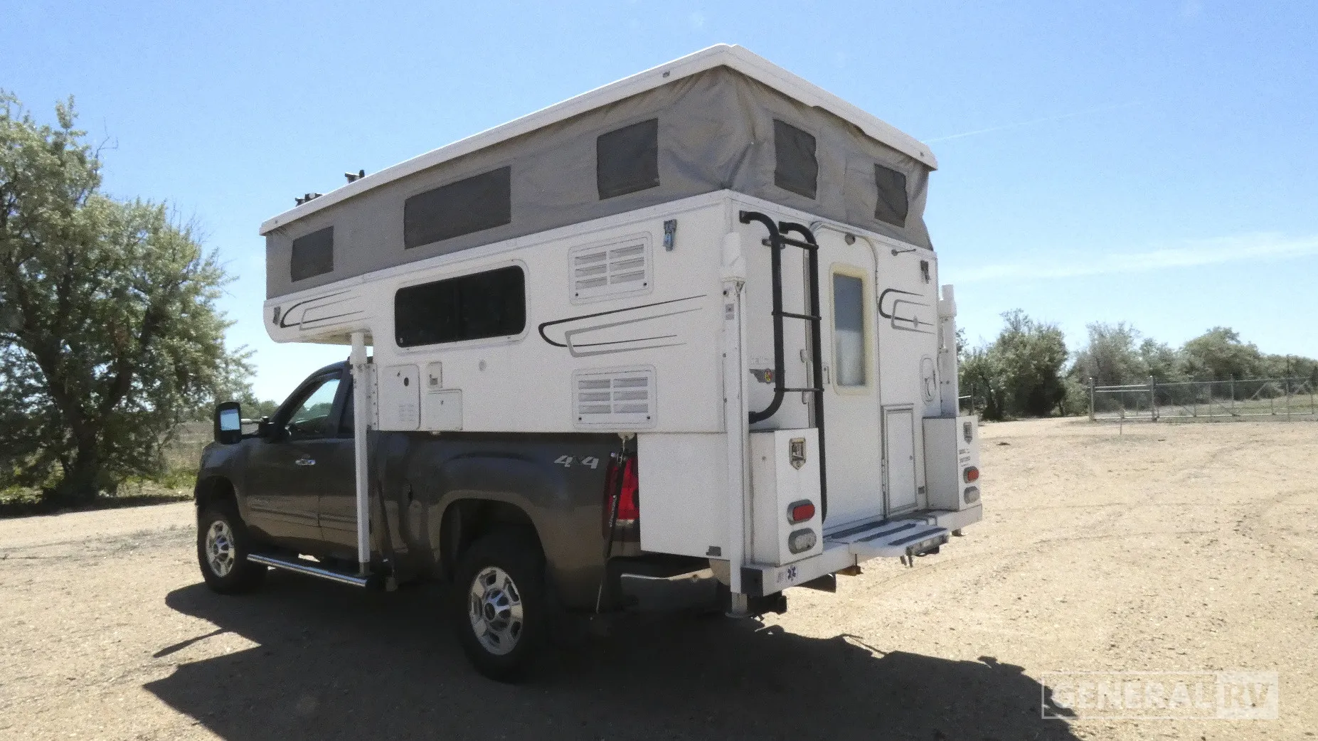 2011 Hallmark UTE XS - Photo 4