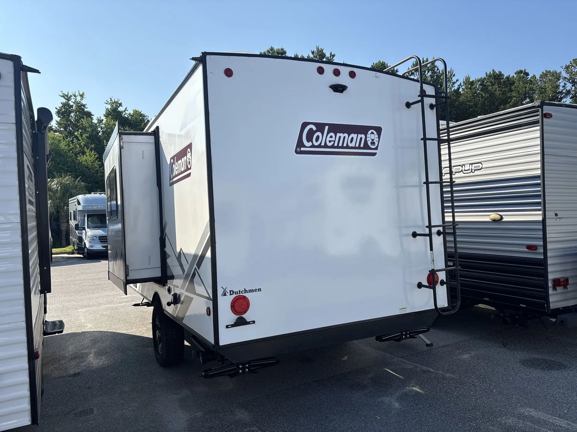 2022 Dutchmen Coleman Rubicon 1608RB — living area main