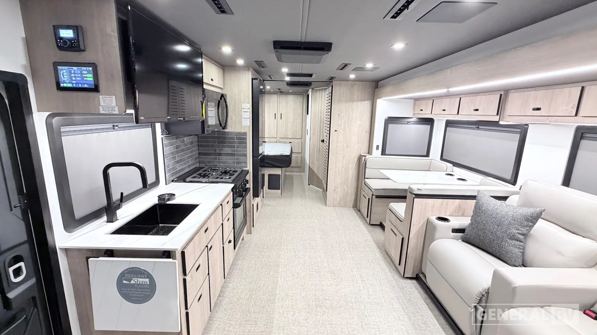 2026 Grand Design Lineage Series F 31ZW - Photo 3