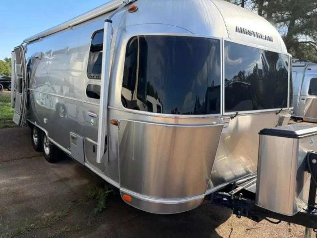 2018 Airstream International Serenity 25RB - Photo 2