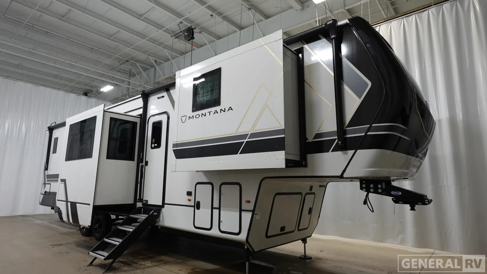 2026 Keystone Montana 3795FK - Photo 2