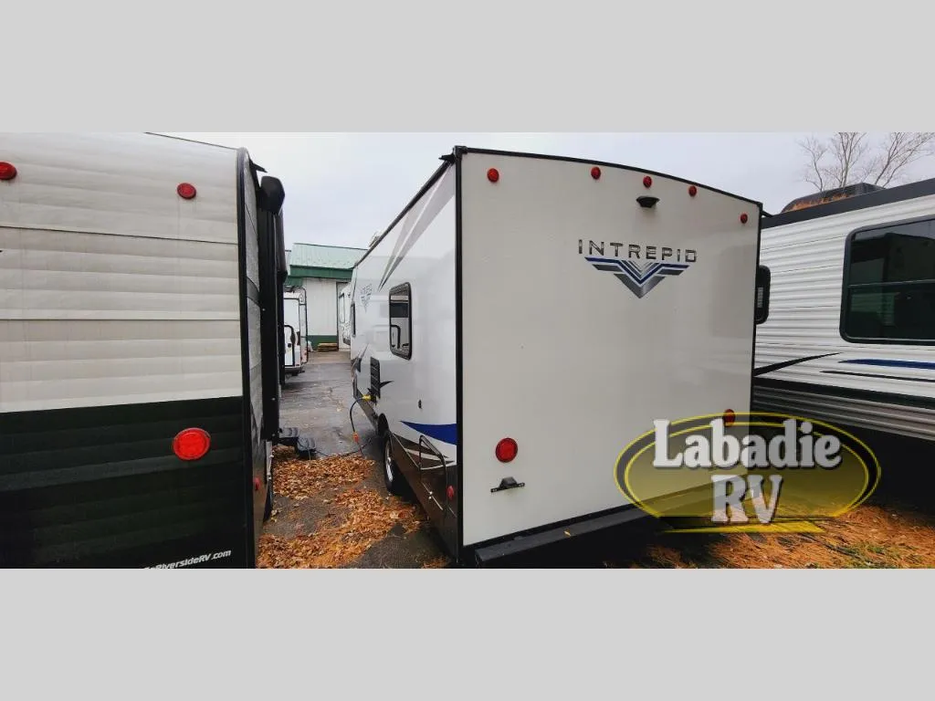 2022 Riverside RV Intrepid 179i - Photo 3