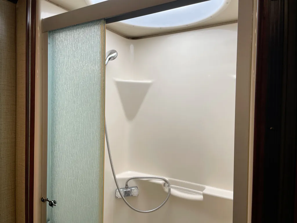 2017 Fleetwood Pace Arrow LXE 38F, Photos photo 18