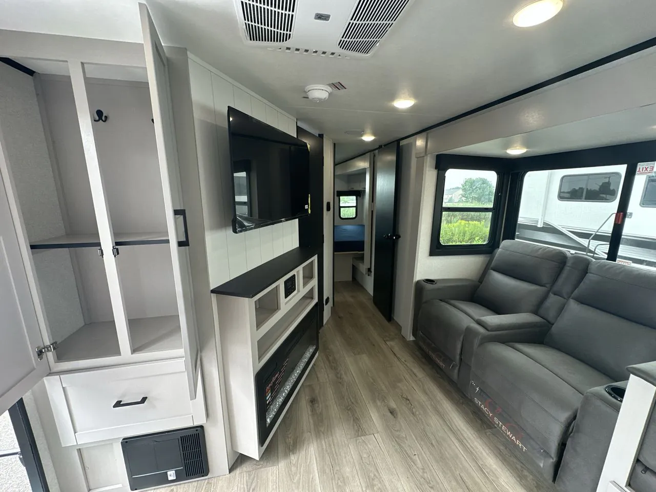 2026 Jayco Jay Feather 26FK - Photo 4