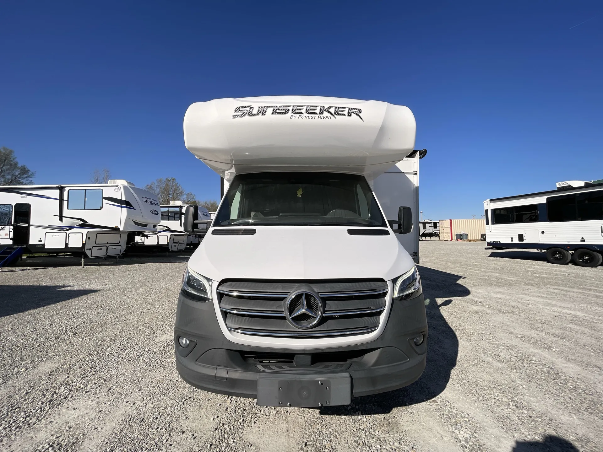 2020 Forest River Sunseeker Mbs 2400B — front