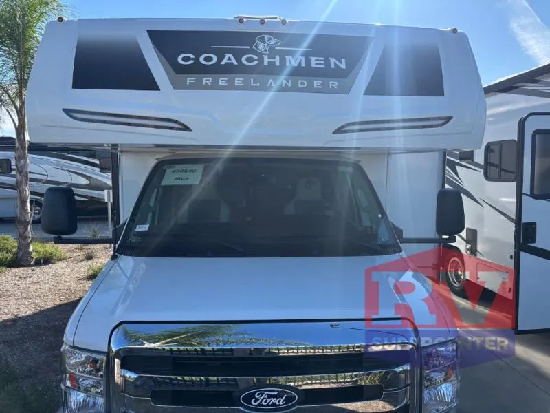 2026 Coachmen Freelander 26DS - Photo 4