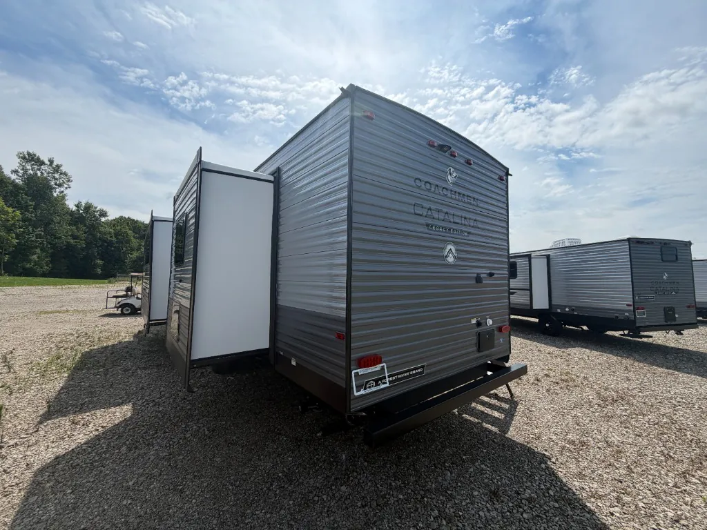 2027 Coachmen Catalina Legacy Edition 333DBDSCK, Photos photo 7