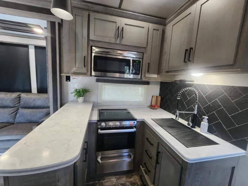 2021 Keystone Raptor 429, Photos photo 9