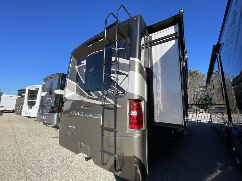 2022 Thor Motor Coach Challenger 35MQ, Photos photo 7