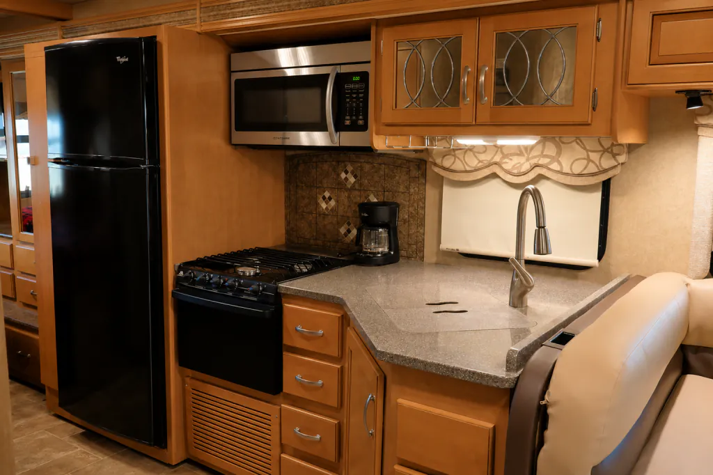 2015 Thor Motor Coach Four Winds 33SW, Photos photo 24