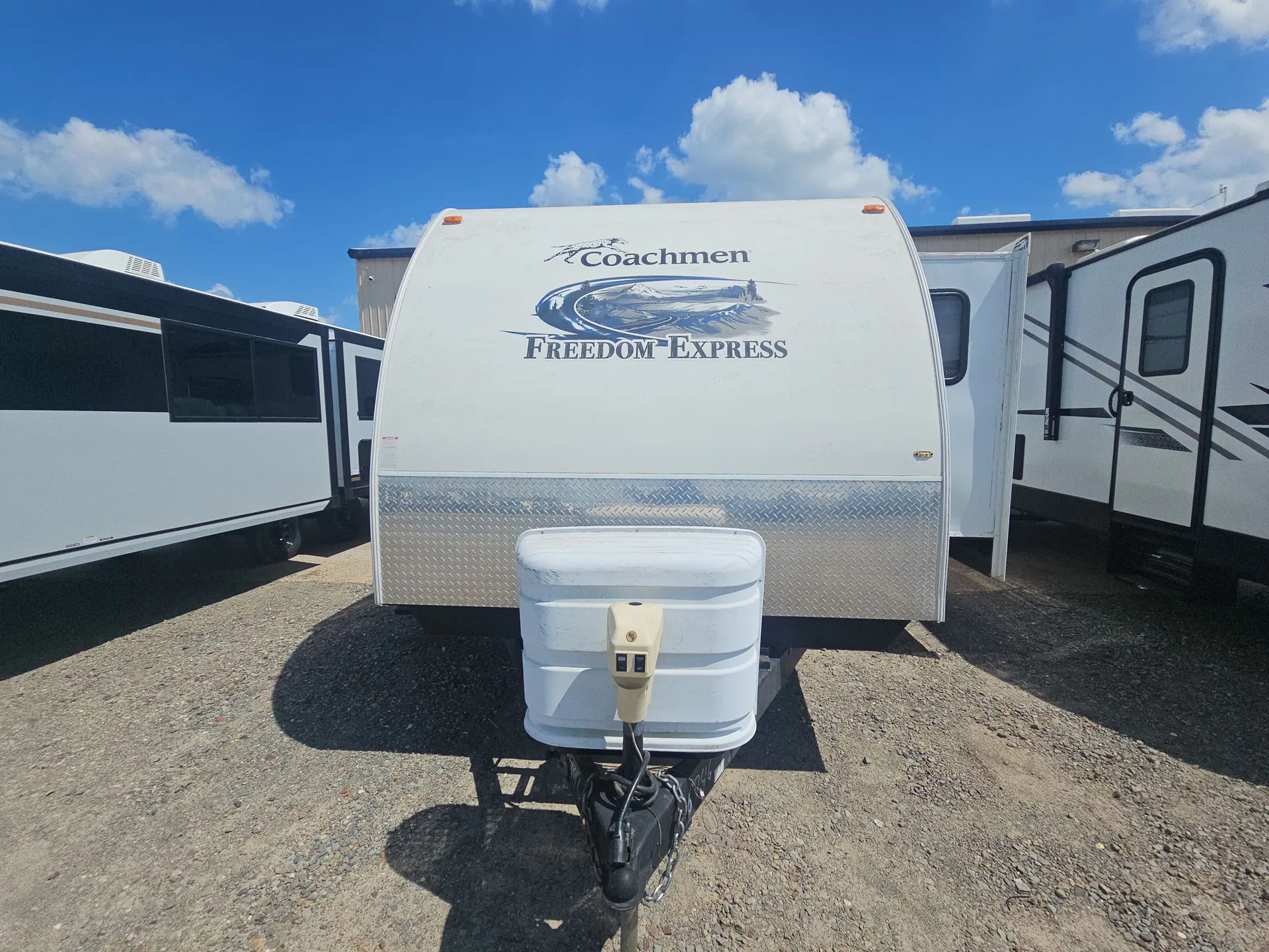 2012 Coachmen Freedom Express 270FLDS — campside