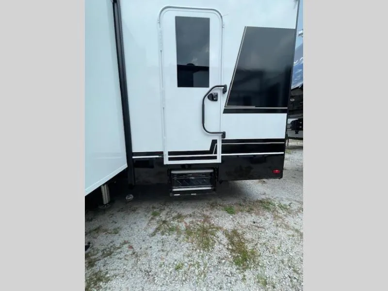 2026 Brinkley Model Z 2810, Photos photo 17