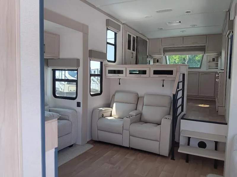 2026 Palomino Columbus 388FKH - Photo 3